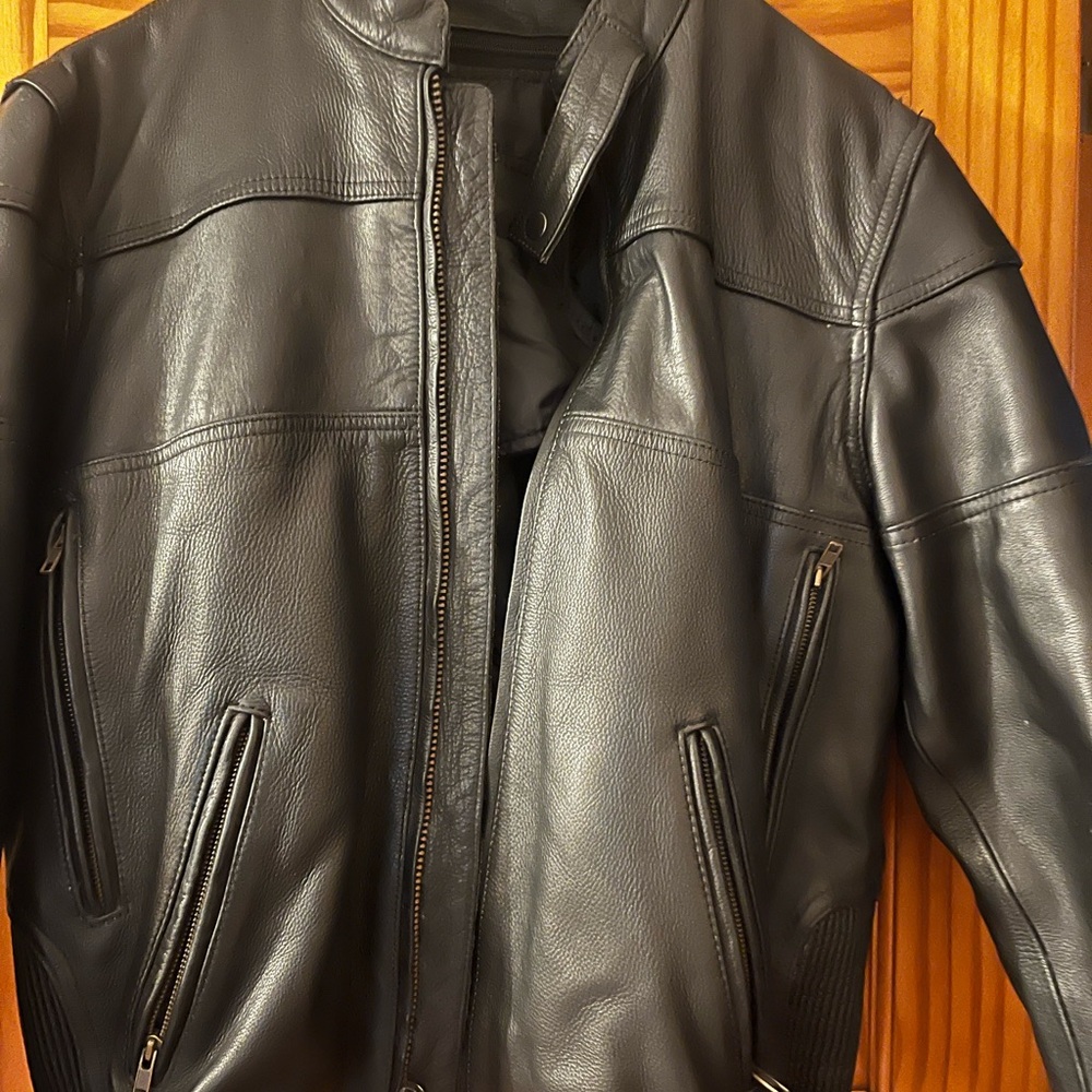 Men's Sleek Black Leather Bomber Jacket